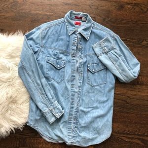 Levi’s Fitted Denim Shirt